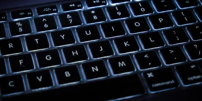 Cara Mengatasi Keyboard Laptop Mengetik Sendiri